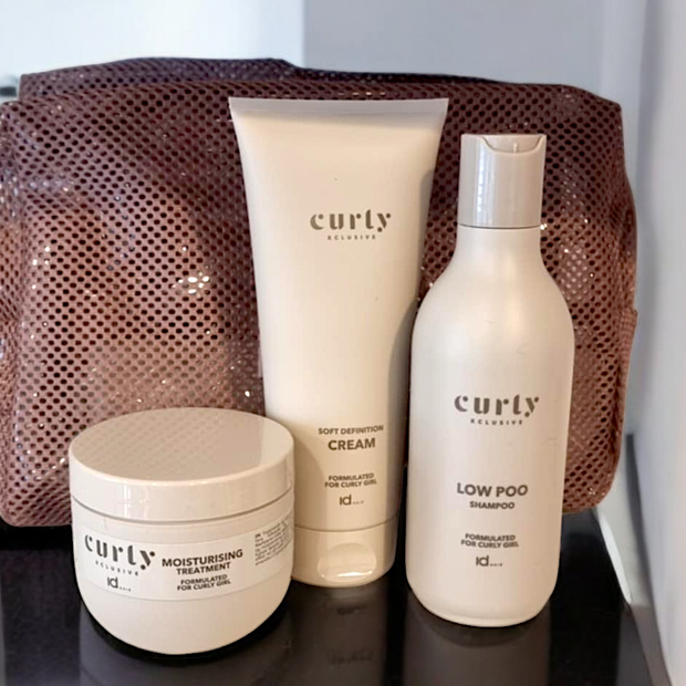 IdHAIR Curly XCLS - Gjafataska:
Shampoo, Moisturising Treatment & Soft Definition Cream.