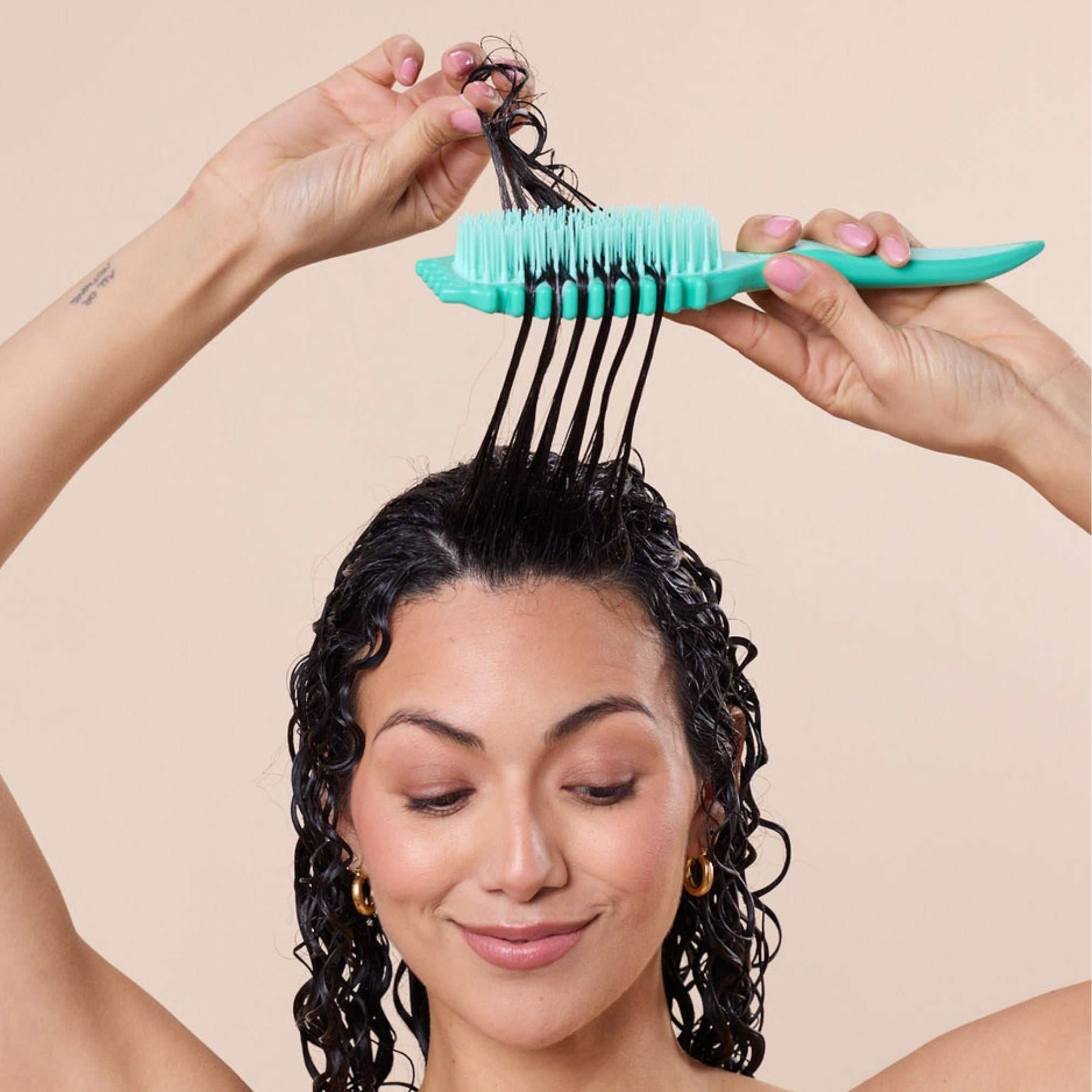 Bounce Curl Slick-Dense Define EdgeLift brush with medium-density TPEE bristles for gentle curl definition on delicate, color-treated wavy, curly, and coily hair